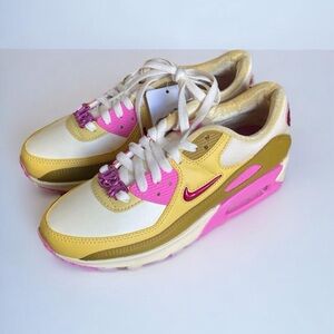 NWT Nike Air Max 90 women’s sneakers - Cream, pink and mustard/yellow